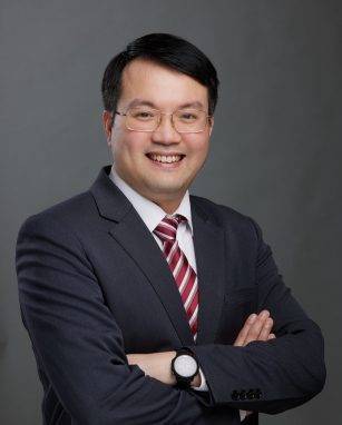 Phó Hiệu trưởng TS. Nguyễn Quang Thuận