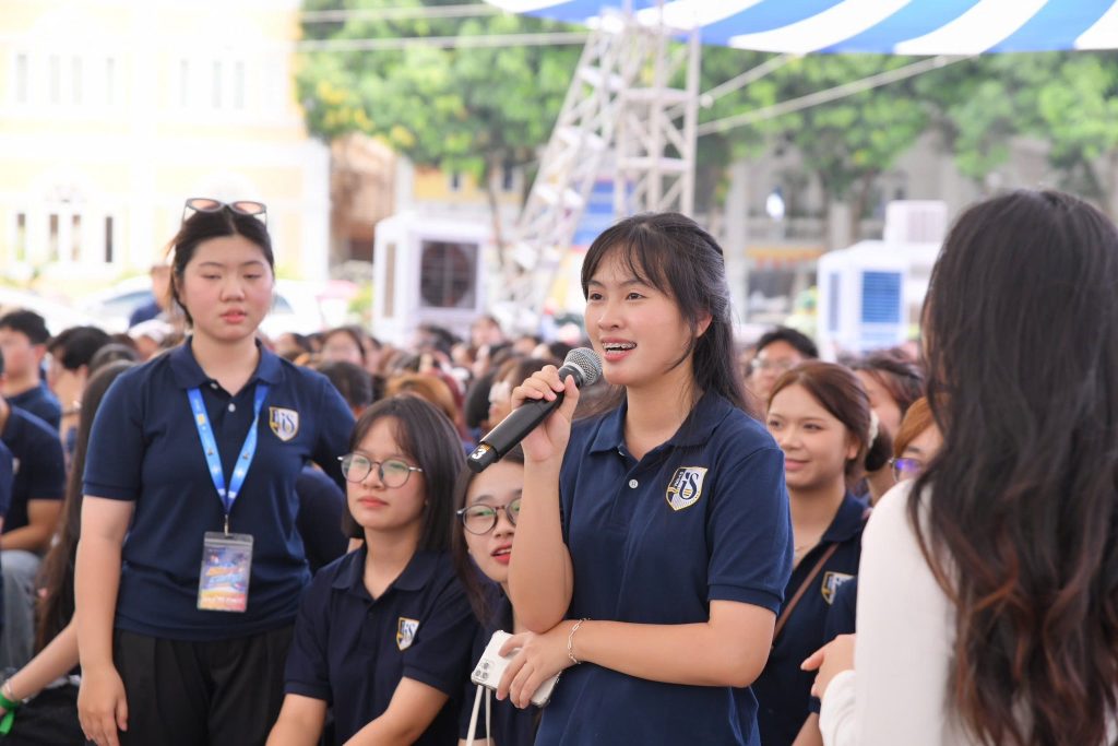 Tân sinh viên trao đổi
