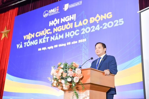 Phó giám đốc ĐHQGHN Đào Thanh Trường phát biểu