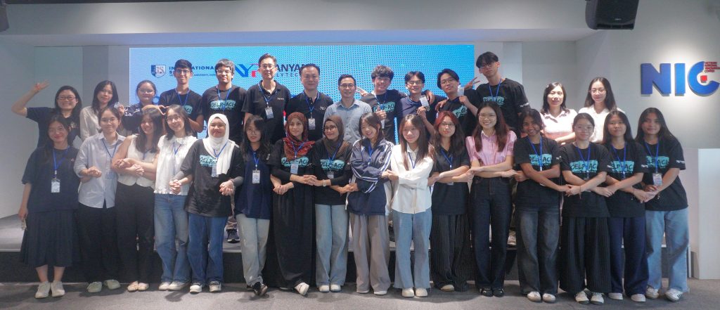Group photo of students from VNU-IS and Nanyang Polytechnic