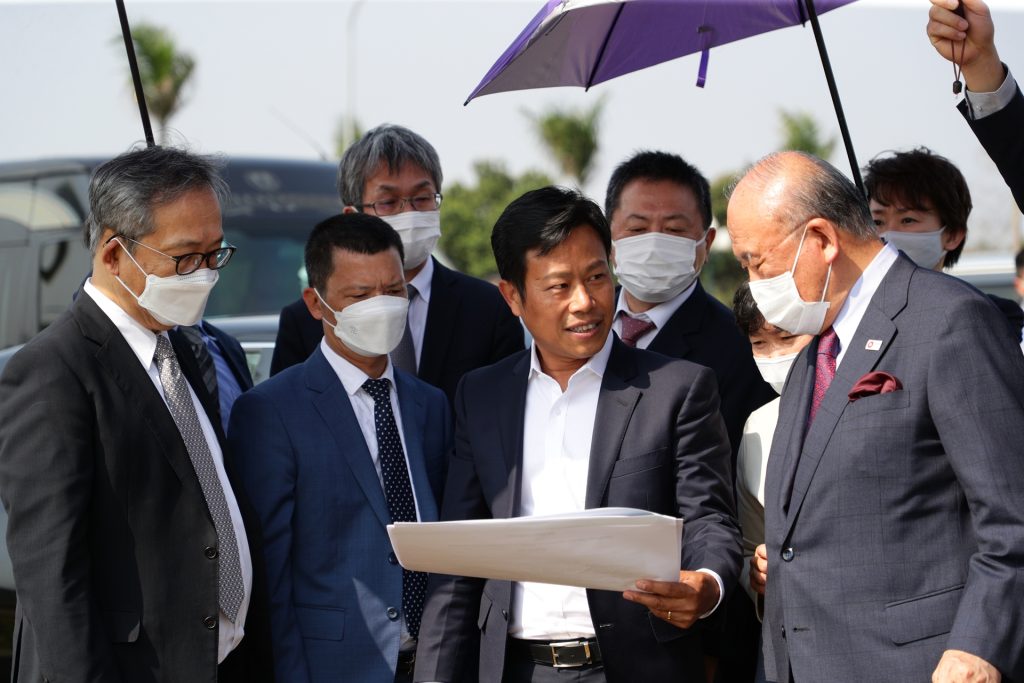GS.TS Lê Quân kiểm tra tiến độ xây dựng tại Hòa Lạc