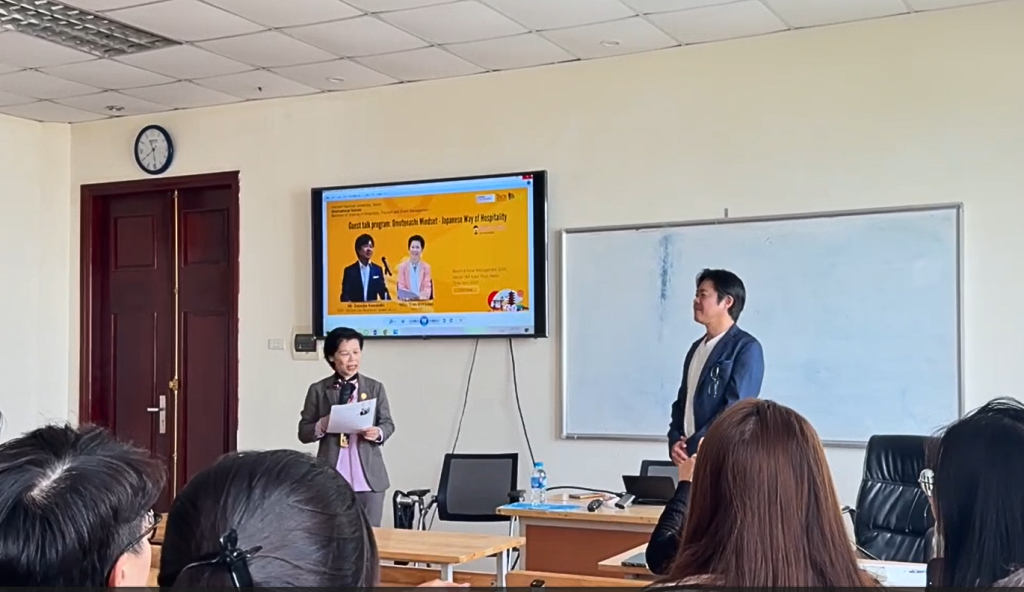 [Hình ảnh sinh viên và diễn giả Kawasaki]