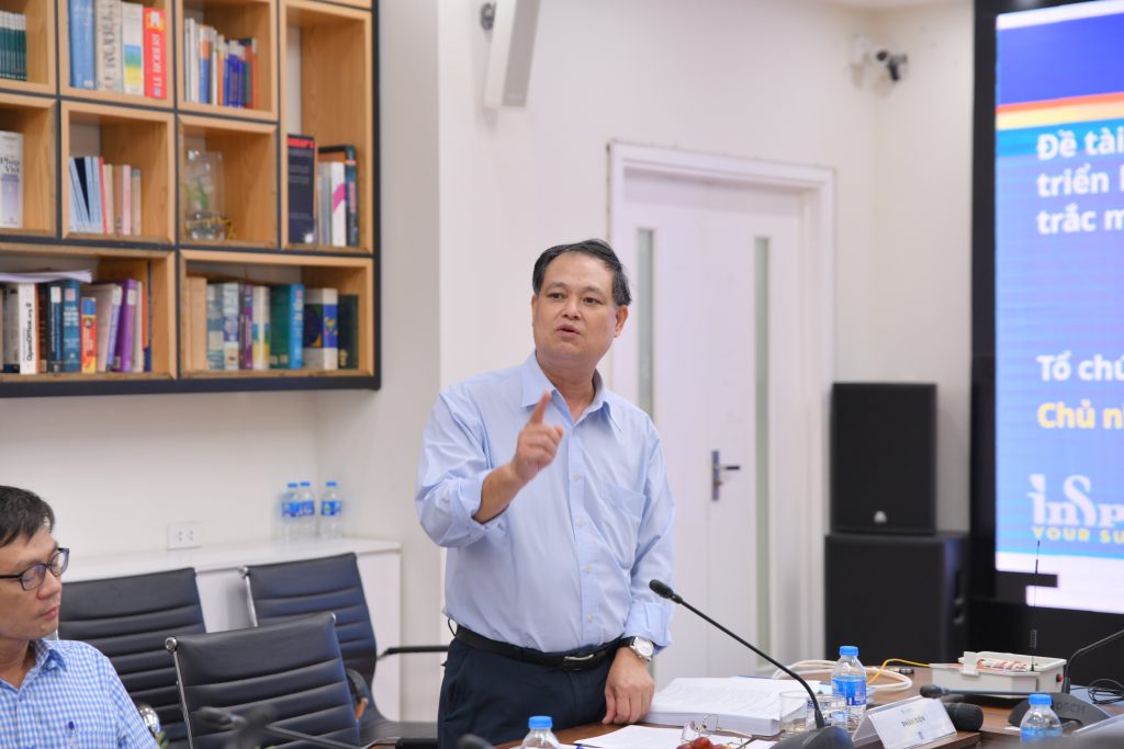 Người tham dự đưa ra nhận xét