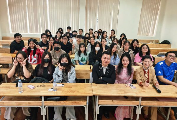 Sinh viên tham dự chương trình