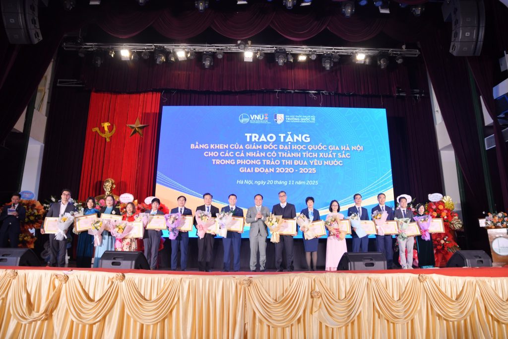 Hình ảnh trao thưởng