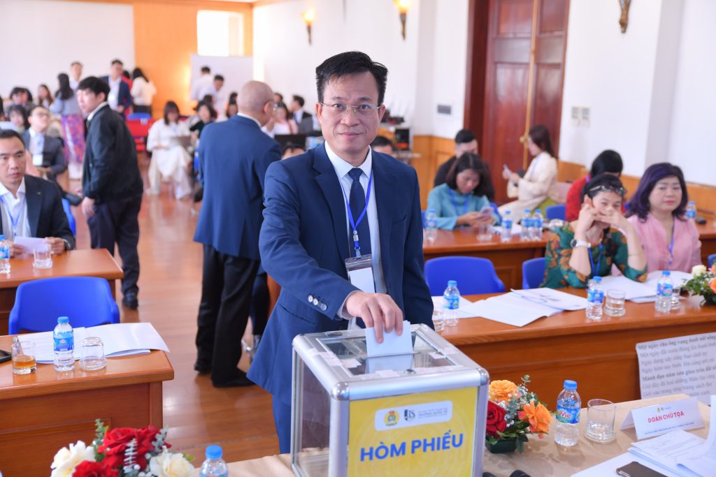 Đại biểu bỏ phiếu