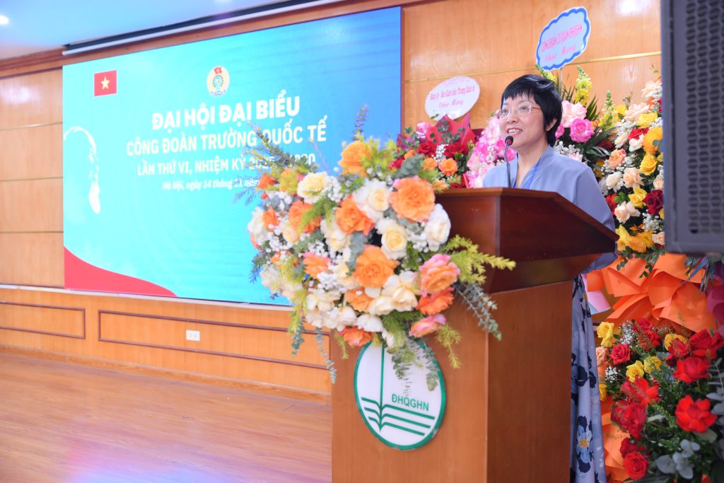 Đồng chí Nguyễn Thị Thảo phát biểu