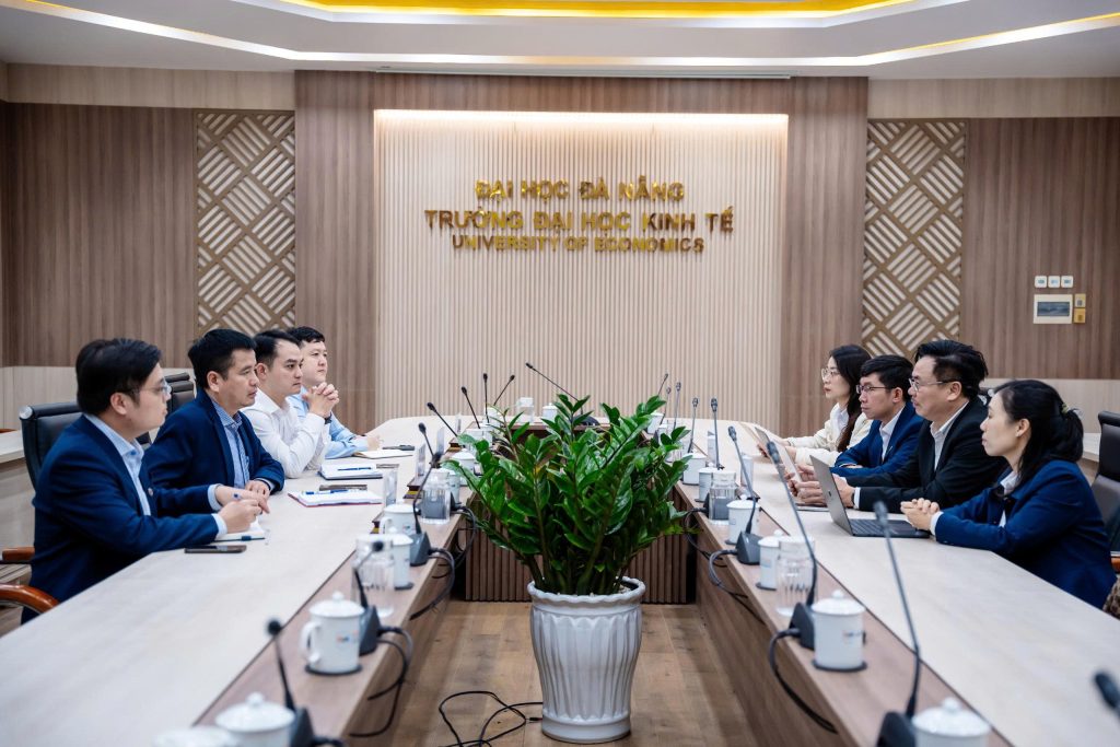 Đoàn công tác Trường Quốc tế