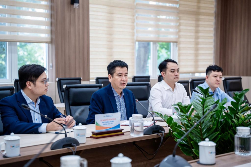 Trao đổi hợp tác