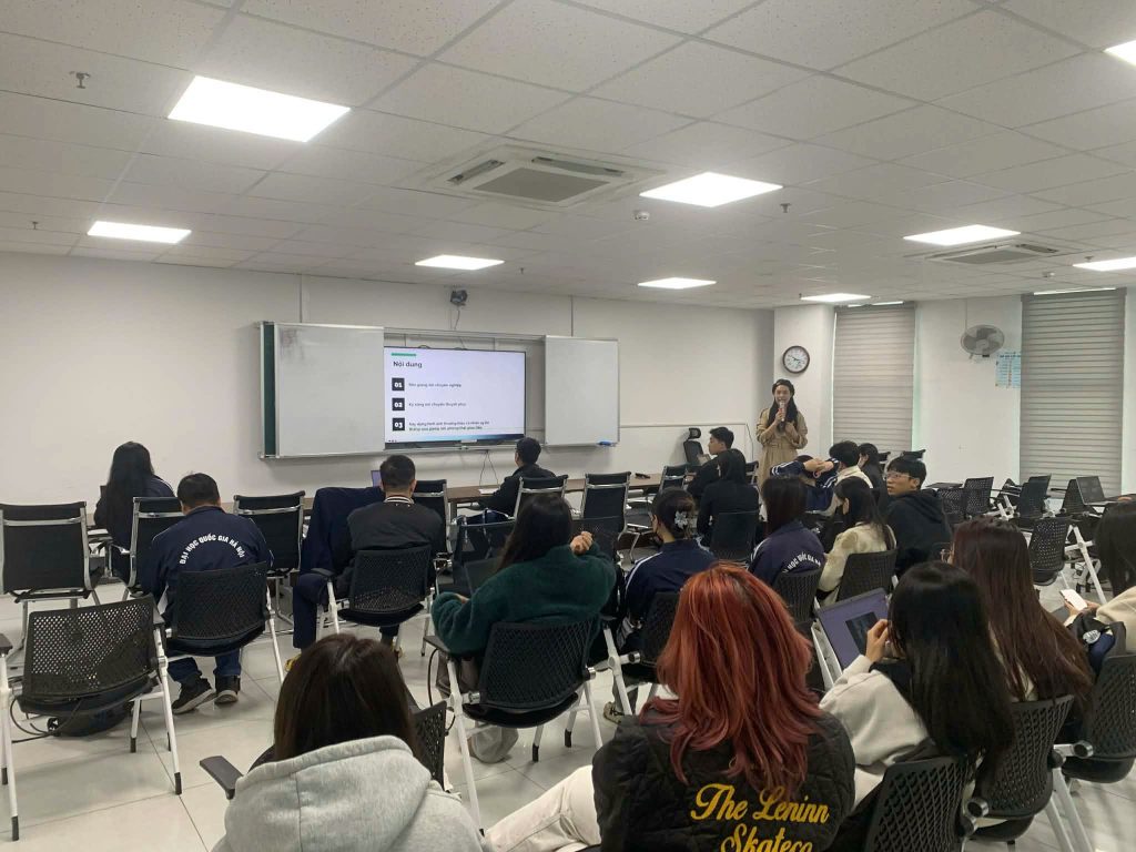 Bà Nguyễn Thị Hồng Ngát chia sẻ tại buổi đào tạo