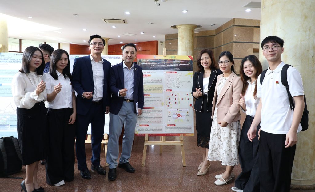 Giảng viên và sinh viên Trường Quốc tế