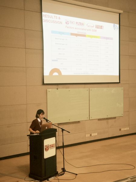 Báo cáo tại hội thảo