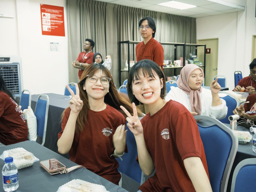 Hà Lê và Vân Anh tại Malaysia