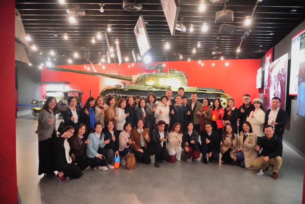 Đảng viên Trường Quốc tế