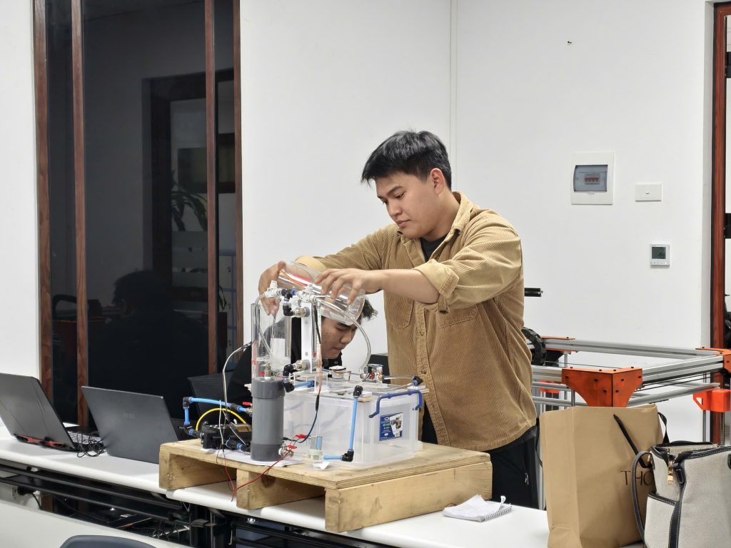 Sinh viên Tự động hóa bảo vệ khóa luận