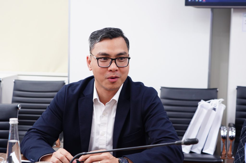 Làm việc tại VNU-IS