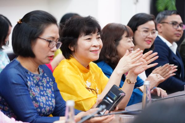 Tọa đàm rực rỡ như đóa hoa