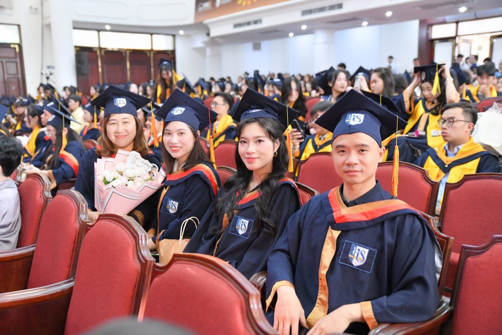 Lễ tốt nghiệp và trao bằng tại ĐHQGHN