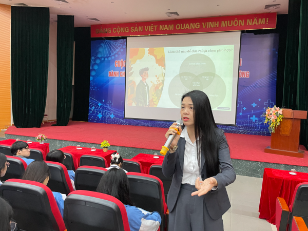 Học sinh thảo luận