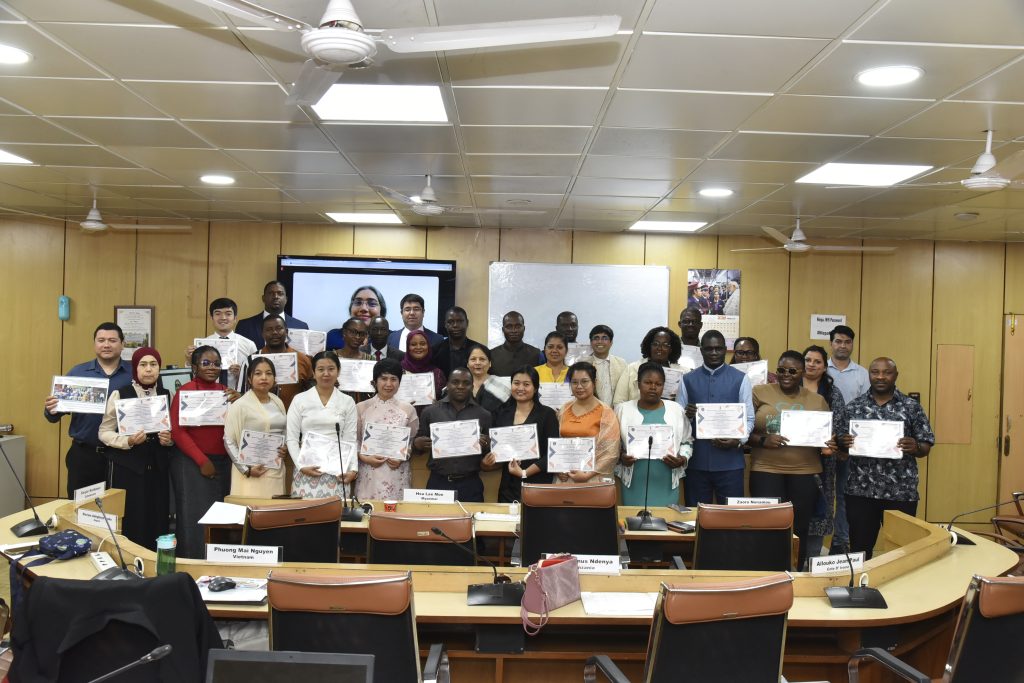 PGS.TS. Nguyễn Phương Mai và lớp