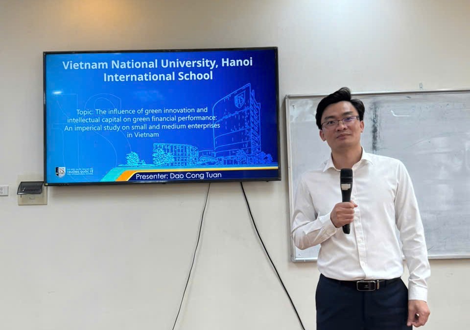 TS. Đào Công Tuấn trình bày nghiên cứu