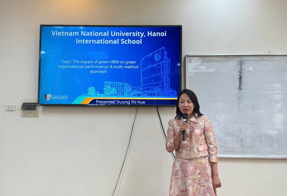 TS. Trương Thị Huệ trình bày nghiên cứu