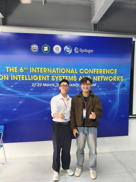 Sinh viên Đặng Trí Hiếu và Hoàng Hiệp