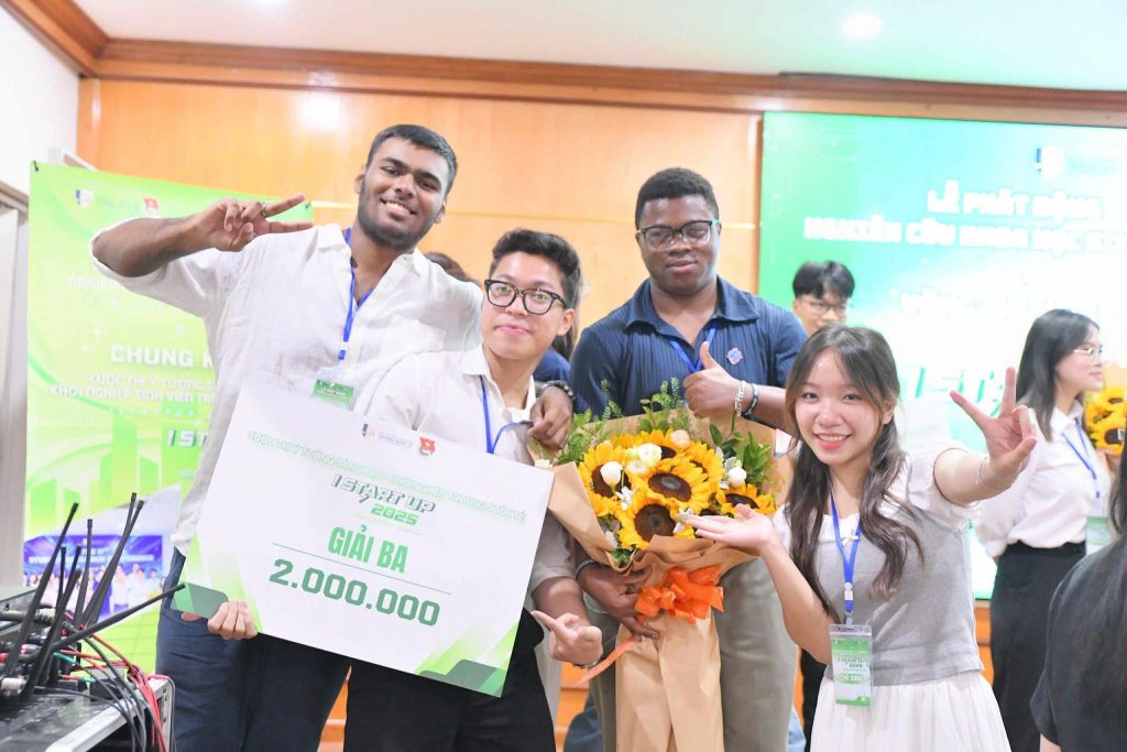 Hoạt động học tập và nghiên cứu