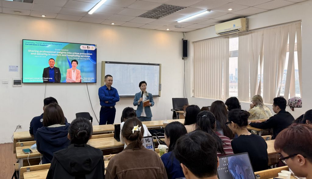 Diễn giả Trung tá Cao Thanh Long