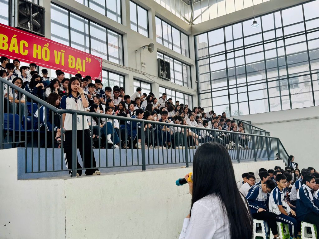 Học sinh chia sẻ cùng chuyên gia