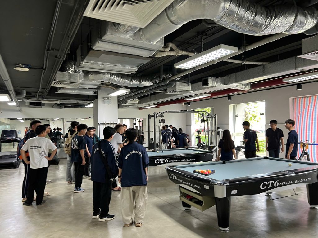 Sinh viên trải nghiệm tiện ích