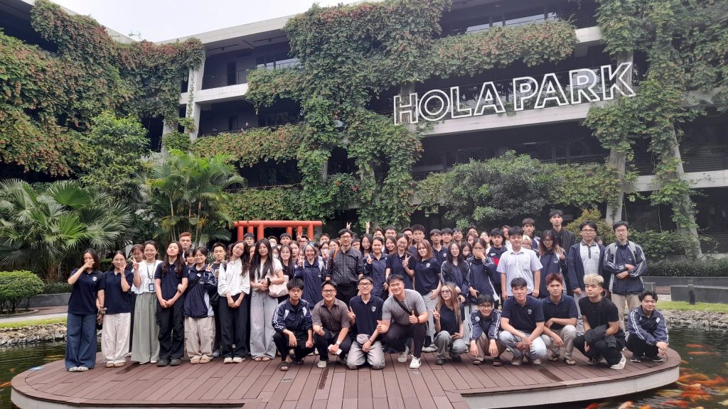 Sinh viên tham quan FPT Software