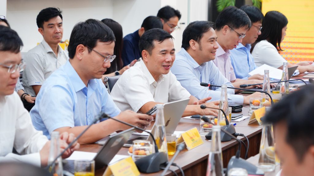 Giám đốc Bùi Thế Duy chỉ đạo buổi làm việc