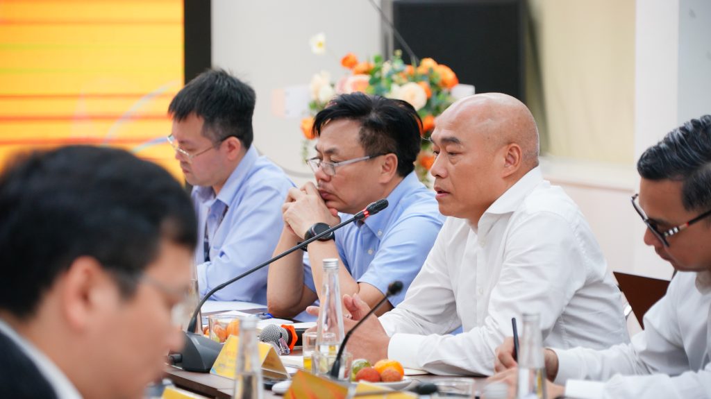 Phó Bí thư Phạm Xuân Hoan báo cáo