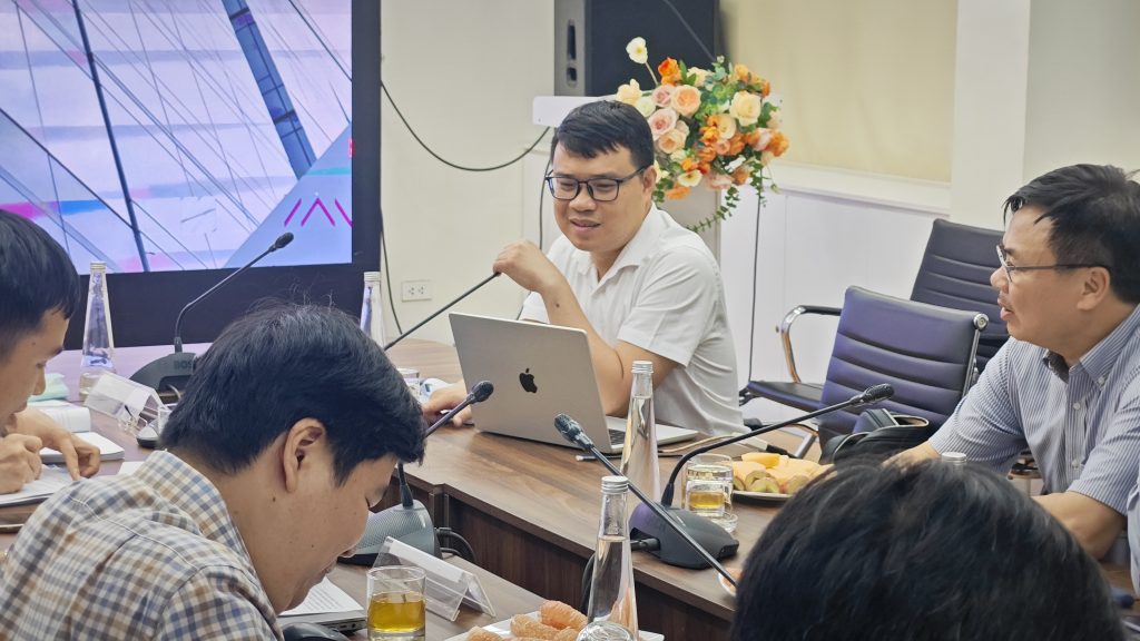 Đại diện nhóm xây dựng đề án trình bày