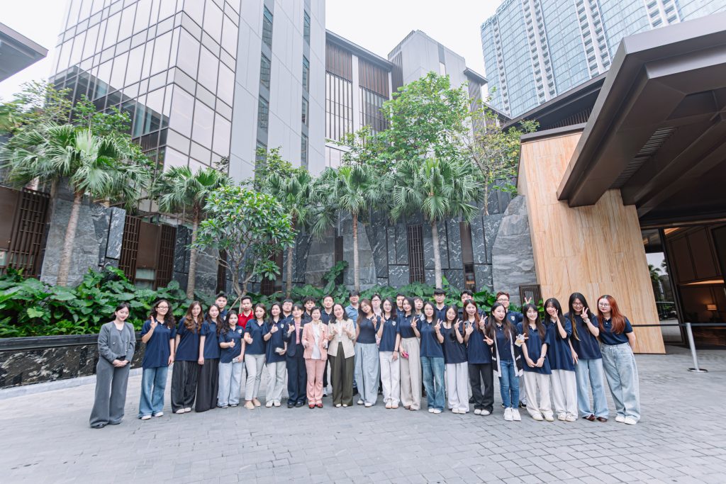 VNU-IS students at InterContinental Halong Bay