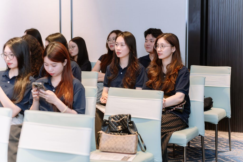 Lắng nghe và ghi chép