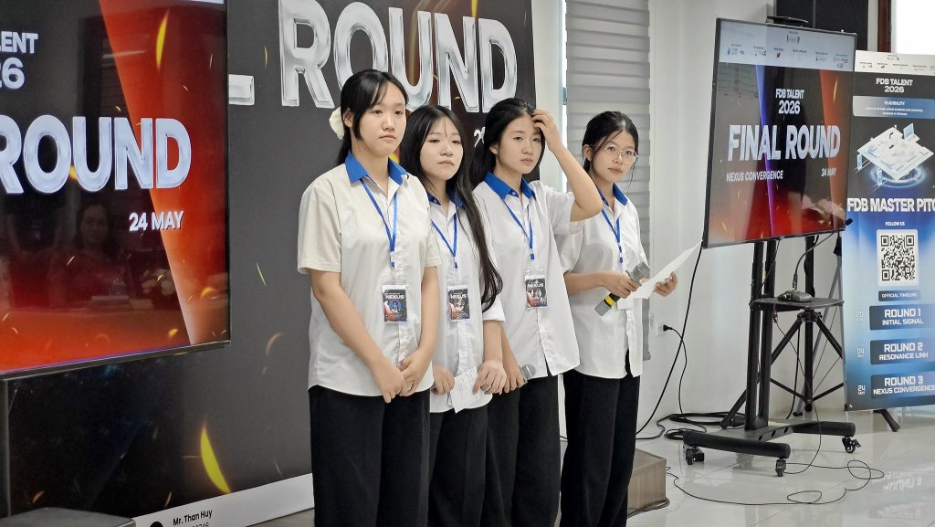 Đội thi FDB Talent thuyết trình 1