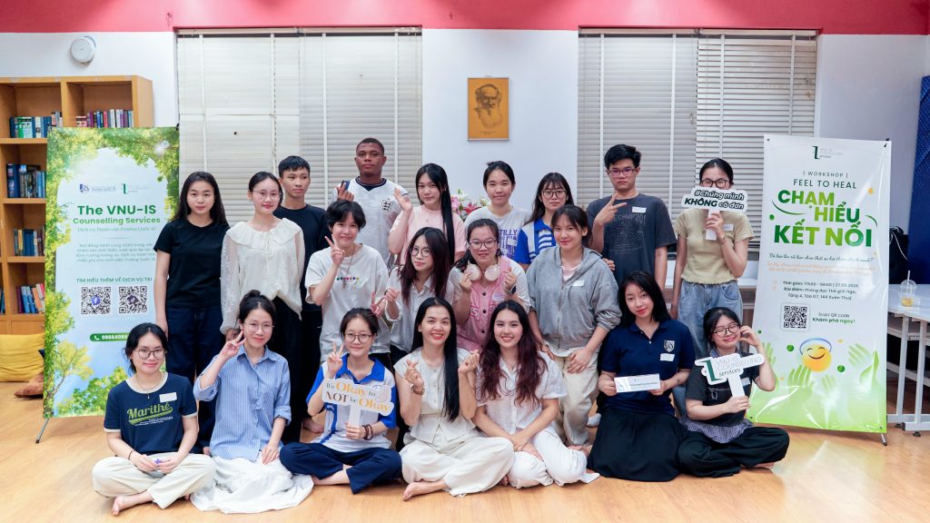 Sinh viên hào hứng tham gia chương trình workshop Feel to Heal
