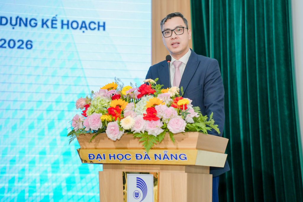TS. Phùng Danh Thắng phát biểu