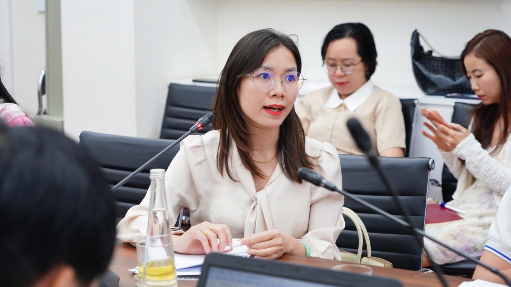 Thảo luận tại hội thảo