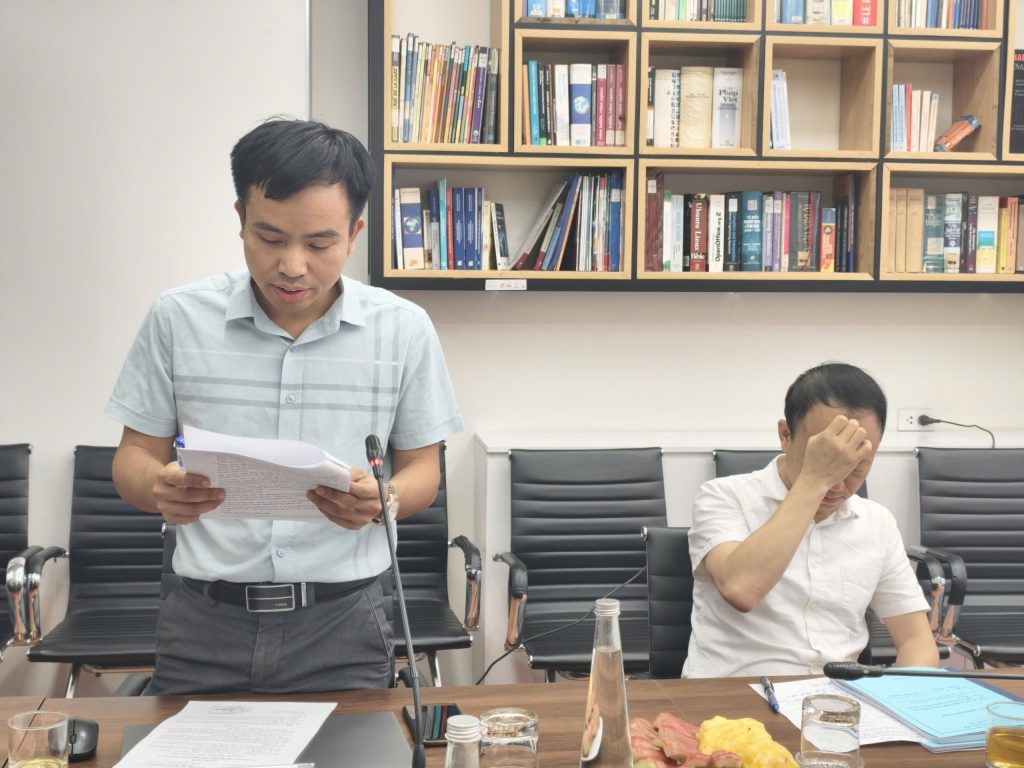 Các chuyên gia của trường đại học trao đổi ý kiến