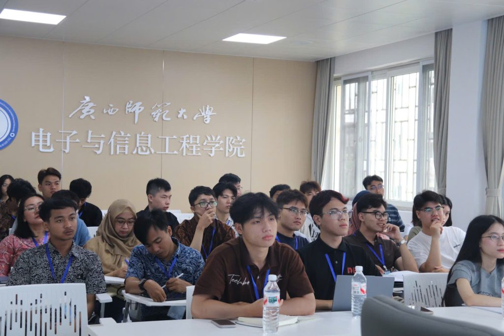 Hoạt động ngoại khóa của sinh viên