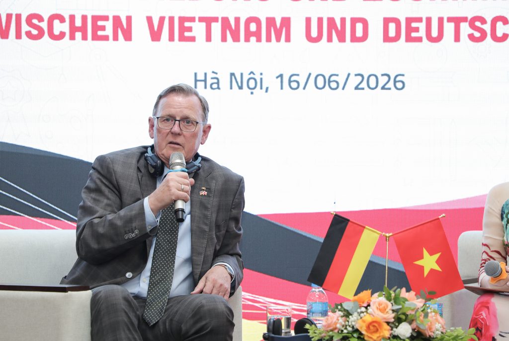 Phó Chủ tịch Quốc hội Đức trao đổi