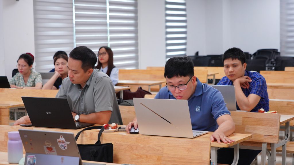 Giảng viên Trường Quốc tế thảo luận về phần mềm quản trị ERP
