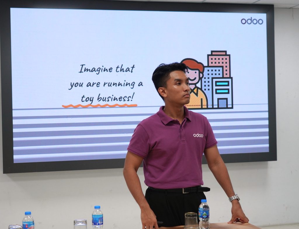Diễn giả Tô Tôn Thành từ Odoo phát biểu tại chương trình