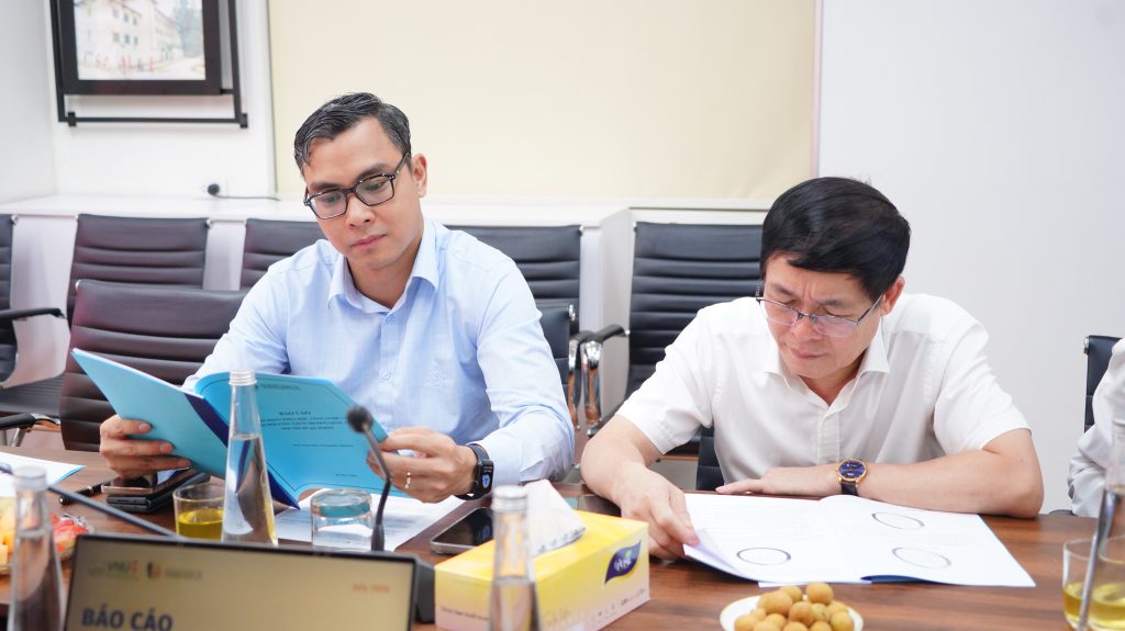 Đại biểu thảo luận hội nghị 3