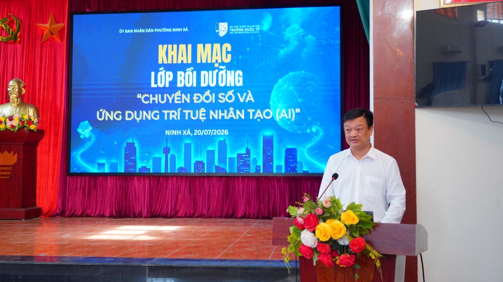 Đồng chí Nguyễn Hồng Văn phát biểu