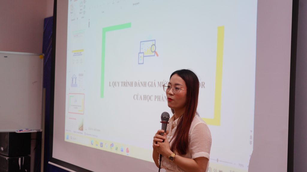 Bà Ngô Thị Thanh Huyền hướng dẫn tại hội thảo