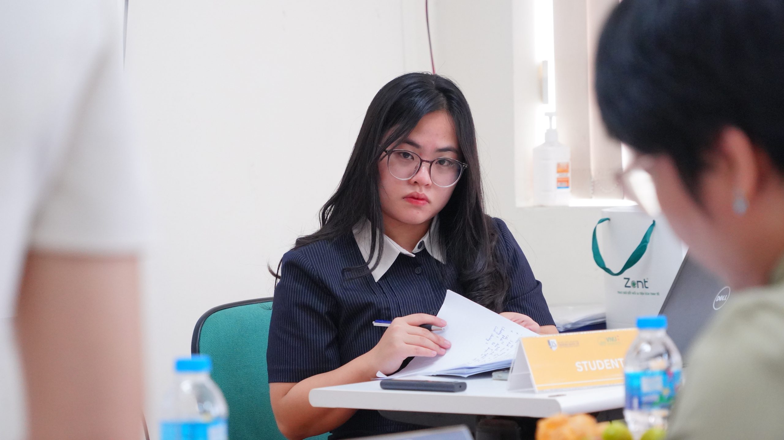 Học viên trình bày luận văn